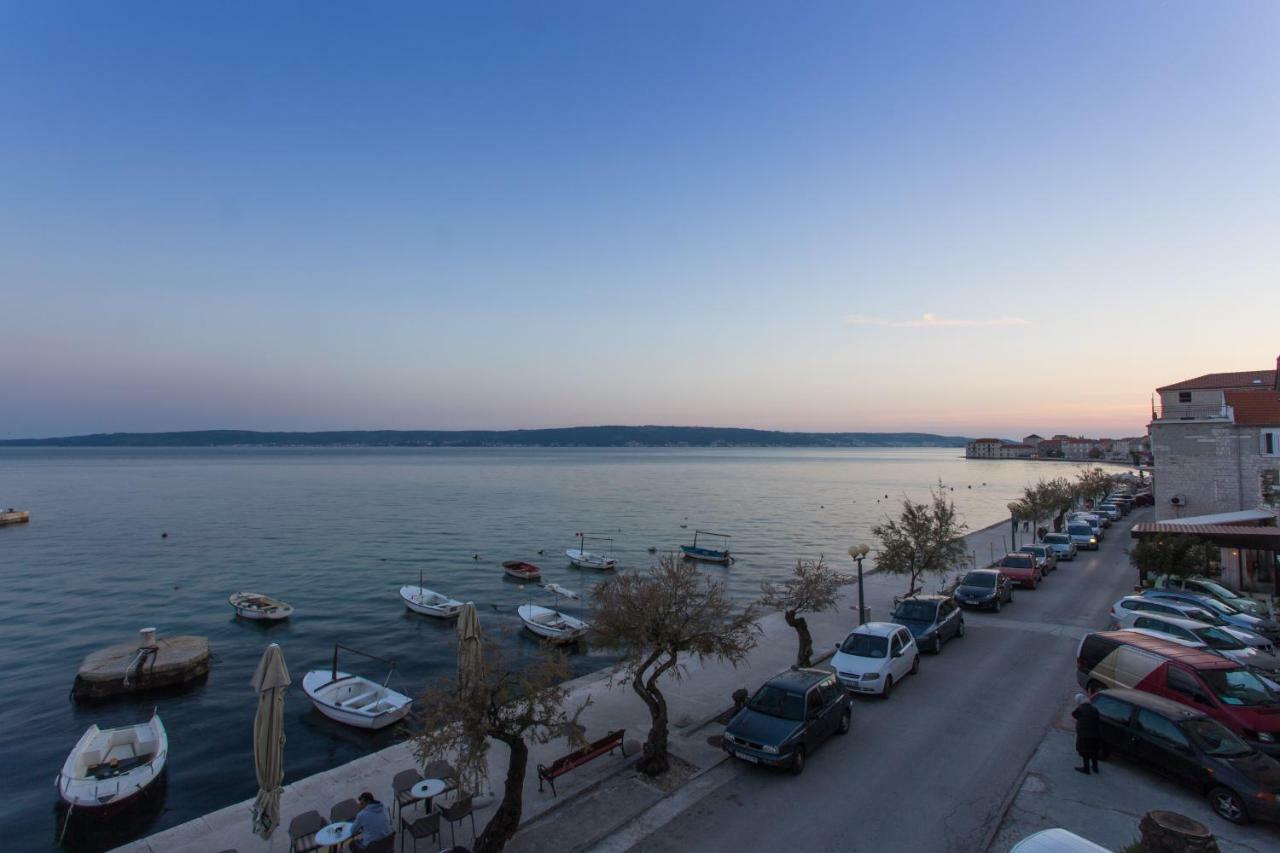 Seafront Apartment In Historical Cippico Castle Kastela Exterior photo