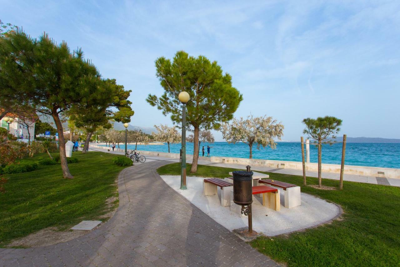 Seafront Apartment In Historical Cippico Castle Kastela Exterior photo